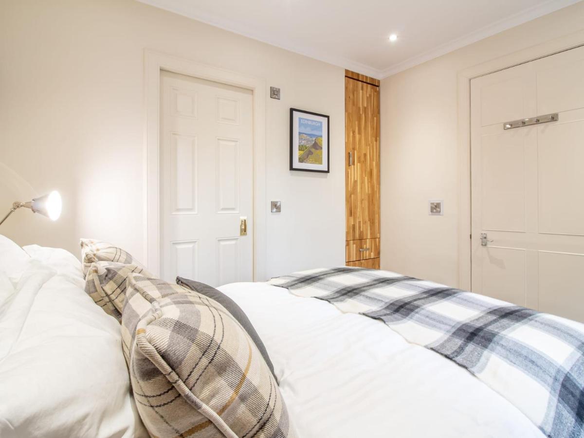 Luxury Royal Mile Apartment By The Castle - Sleeps 4 Edinburgh Bagian luar foto